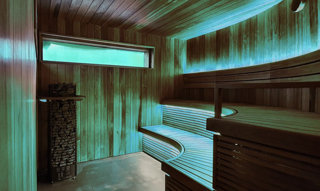 Varme møter Kulde: Utforsk hemmelighetene bak Sauna og Isbading